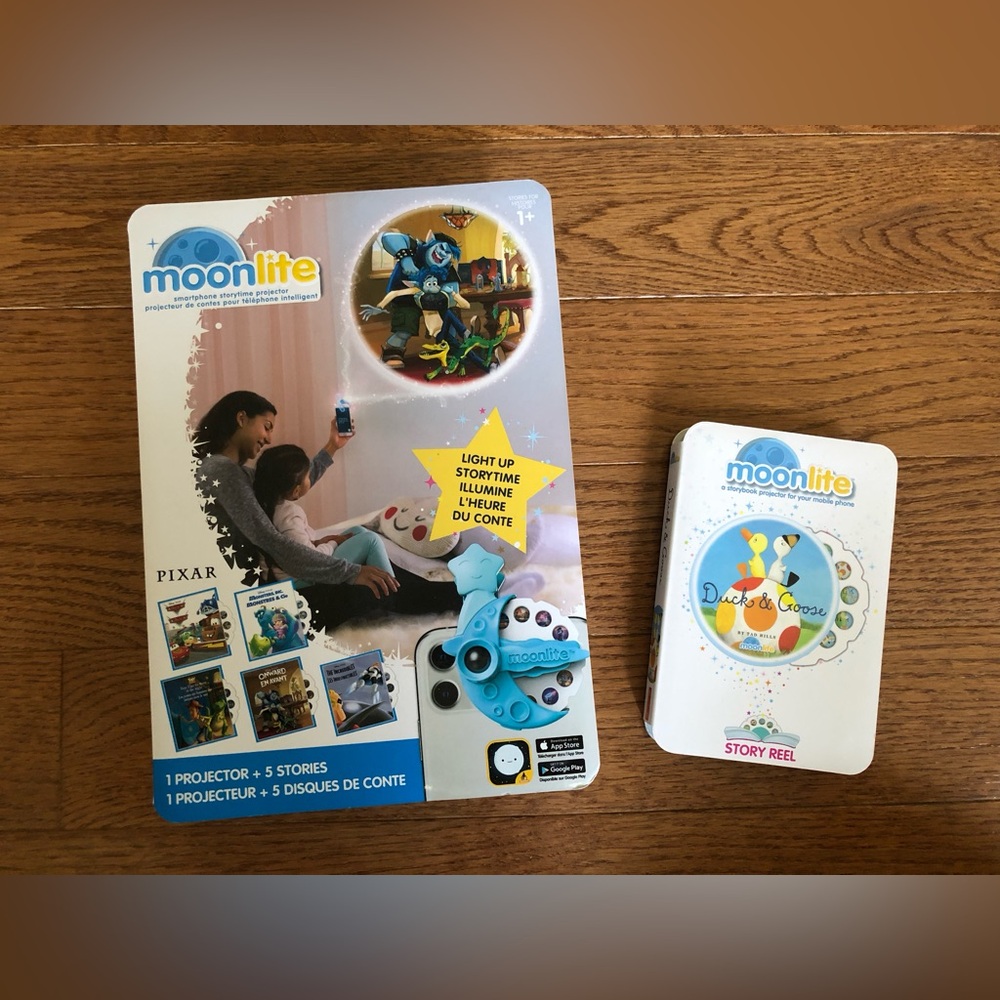 Moonlite Starter Kit (1 projector + 5 Pixar Stories) plus 1 Additional Story